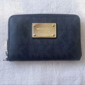 Cute black Michael Kors logo wallet
